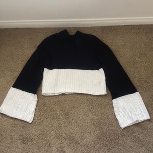 Cropped sweater with flare sleeves